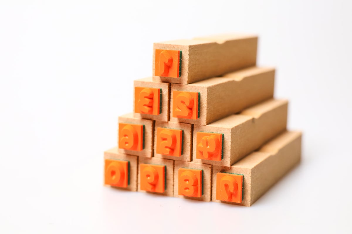 【257】ラバースタンプ  三角窓からチラリ fit=scale-down,w=1200