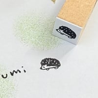 【ハリネズミくん 10mm角】絵文字はんこ10x10mm_R1297