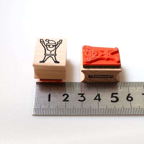 【サンタのバンザイ】デザインはんこ20x26mm_R921