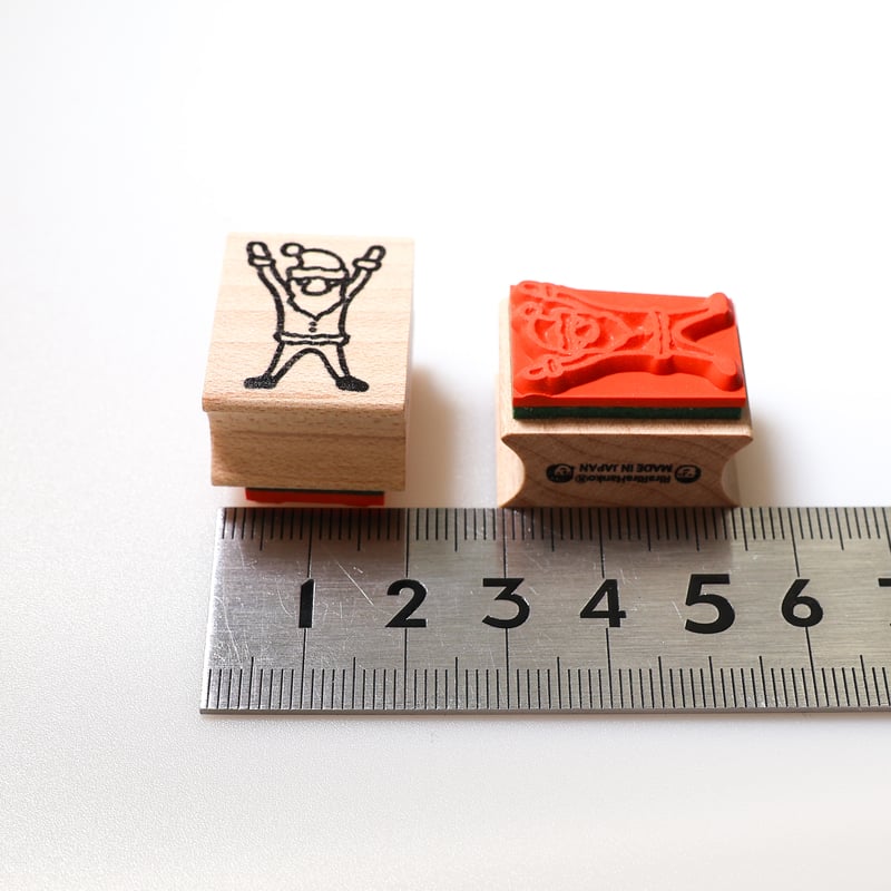 ばんざいサンタ＊20mmx26mm＊ラバースタンプ＊R921 | RiraRiraはんこストア
