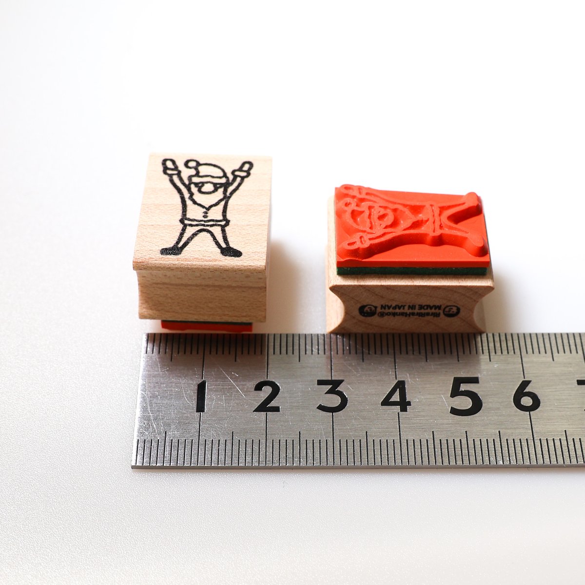 ばんざいサンタ＊20mmx26mm＊ラバースタンプ＊R921 | RiraRiraはんこストア