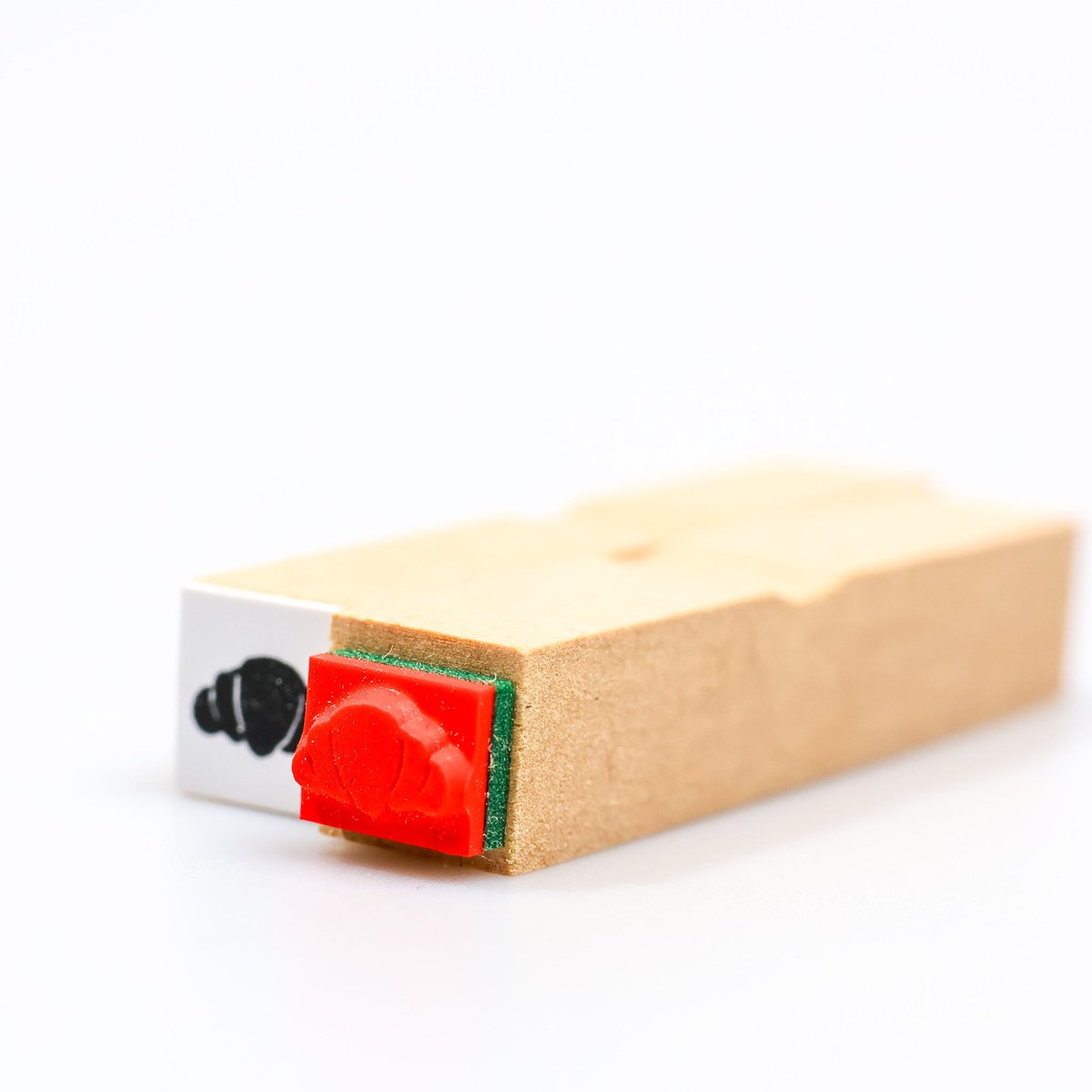 257】ラバースタンプ 三角窓からチラリ