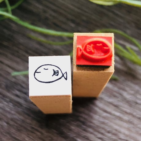 【魚10mm角】絵文字はんこ10x10mm_R379