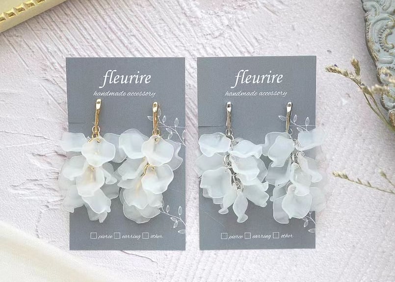 frost flower』gold～揺れる花びらピアス/イヤリング ✳️サージカル