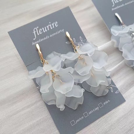 花びらピアス | STORES