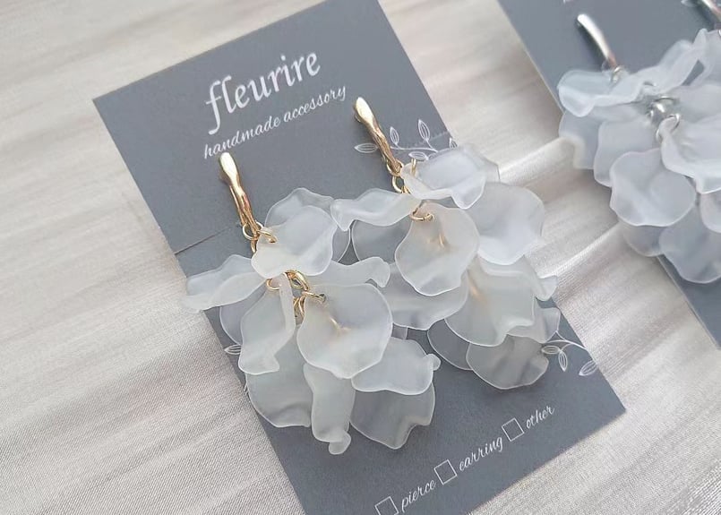 frost flower』gold～揺れる花びらピアス/イヤリング ✳️サージカル