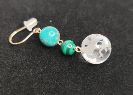 ピアス　ターコイズ　マラカイト　水晶（白蛇彫り）