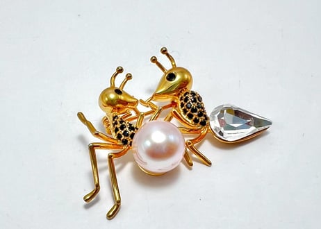 🐜ありんこブローチ