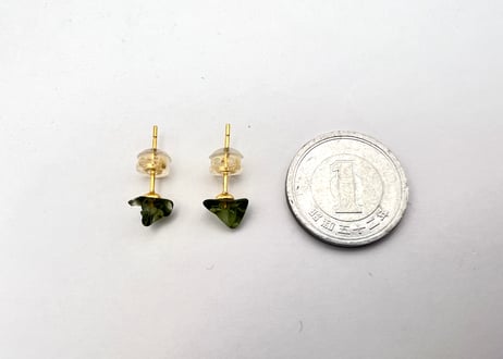 モルダバイトピアス