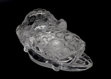水晶 三本脚カエル