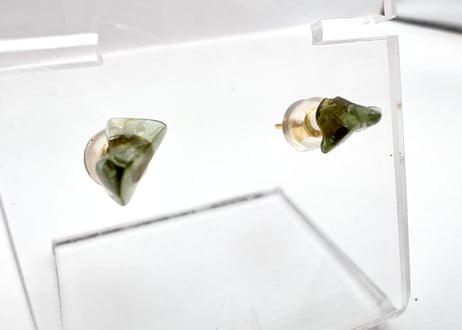 モルダバイトピアス