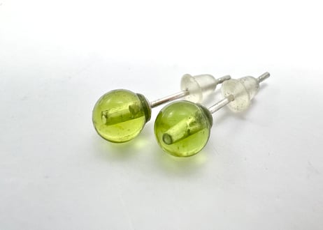 ペリドット ピアス