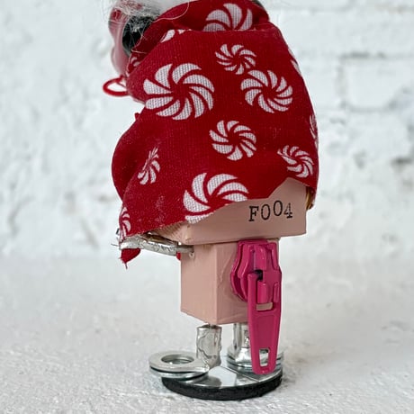 F004