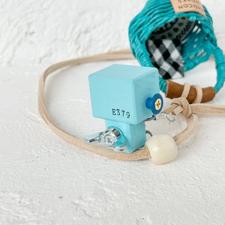 E379