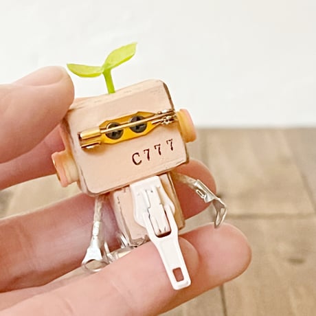 C777