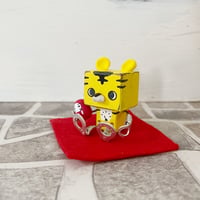 干支ちょこん「とら」座ってる子