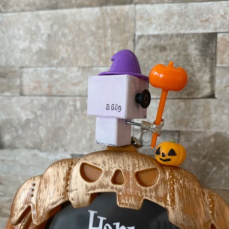 B689