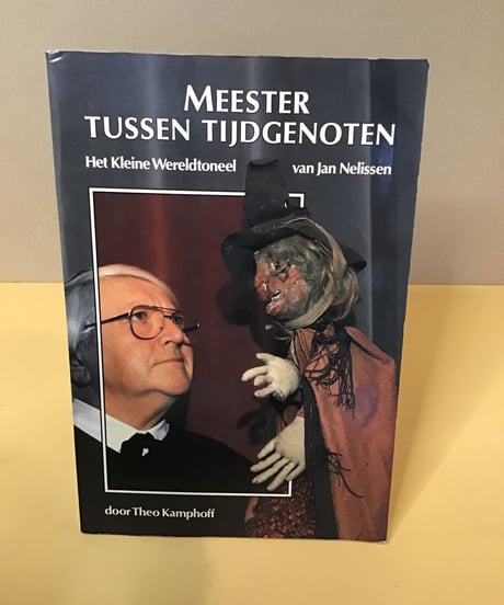 MEESTER  TUSSEN  TIJDGENOTEN