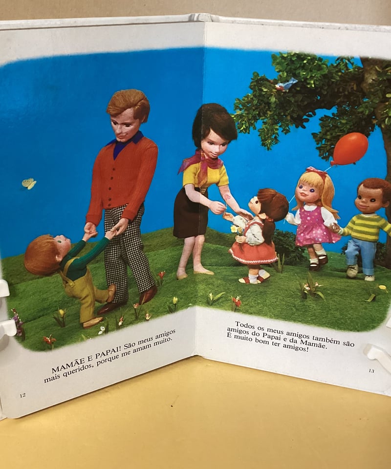 MEUS BONS AMIGOS (私の良き友人）ポルトガル語の人形絵本