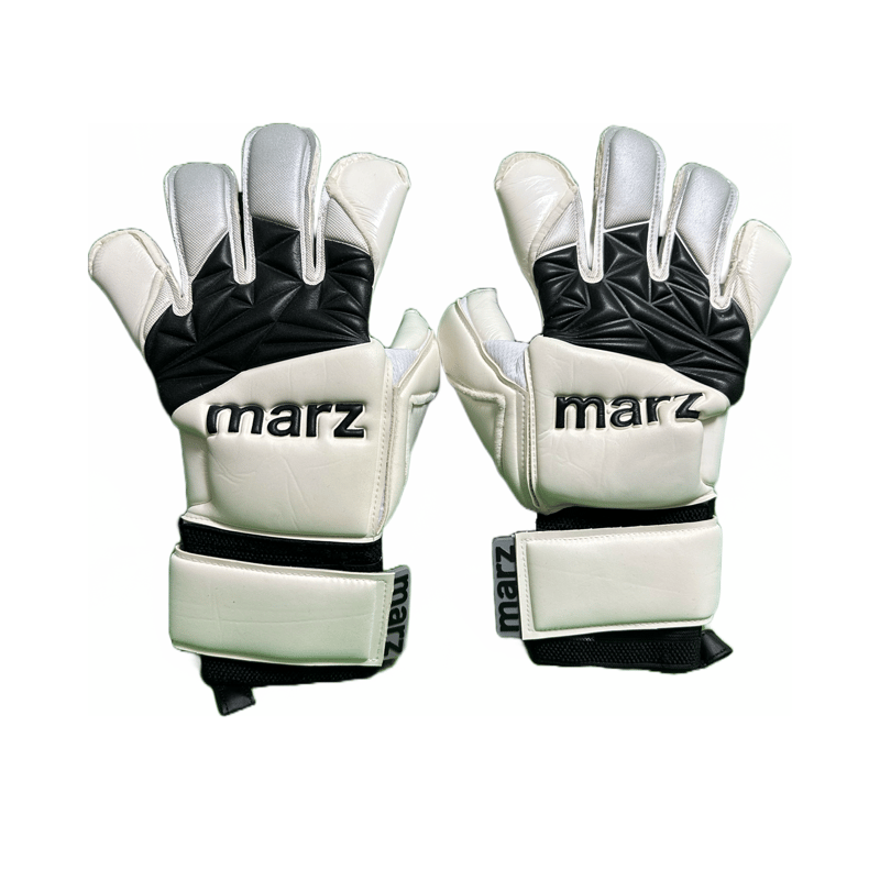 marz キーパー  グローブ　シリコン内蔵　モデル　サイズ　8-10 marz キーパーグローブ newモデル サイズ各種の通販 by marz