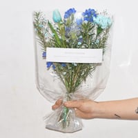 Seasonal bouquet / AZURE