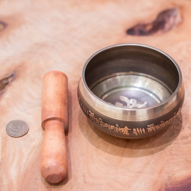 シンギングボウル(大・直径10cm・低音） 棒つき | ネパールの無農薬