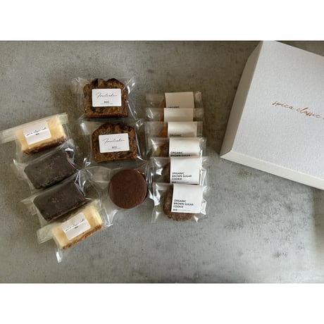 詰合せG（オレンジバターサンド1個、チョコレートケーキ2個、チーズケーキ2個、フルーツケーキ2個、コーヒークッキー3枚、カカオプレーンクッキー3枚）