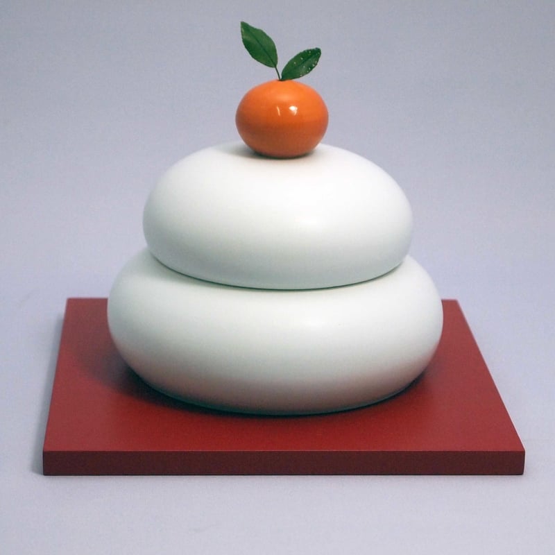 鏡餅 2025.12.22 新年の準備も少しずつ…。 辻本路さんの「鏡餅」 陶器ででき