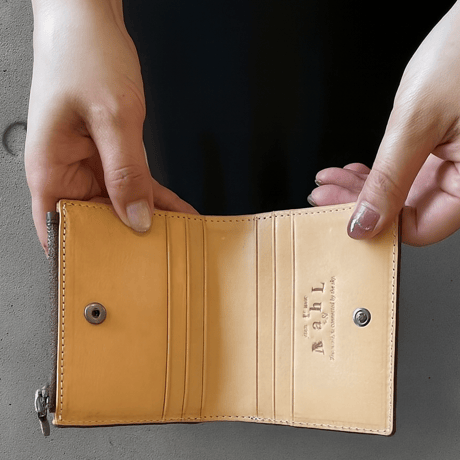 Mahl+81 4m3-1152 L字ファスナー二つ折り財布 財布 さいふ サイフ ウォレット 普段使い 使いやすい 牛革 レザー レディース プレゼント ギフト ネイビー 母の日 楽天市場】Mahl+81 4m3-1152 L字ファスナー二つ折り財布 財布 さいふ