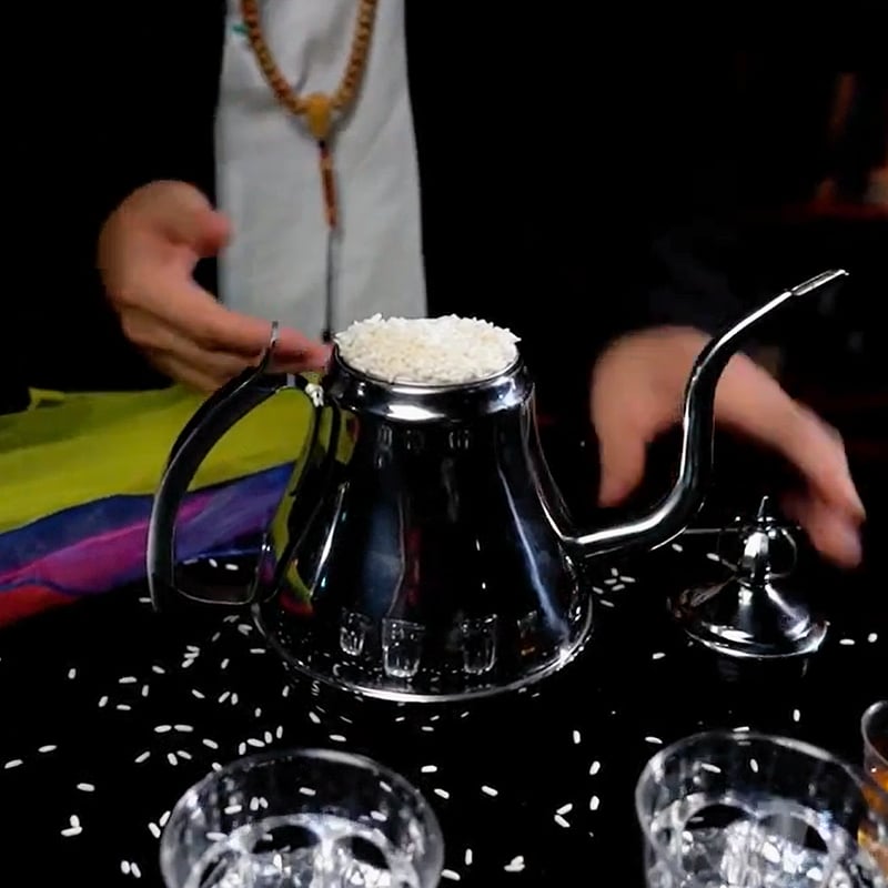 英国Teapottery社製のティーポット（Magicians Hat） やすけれ 