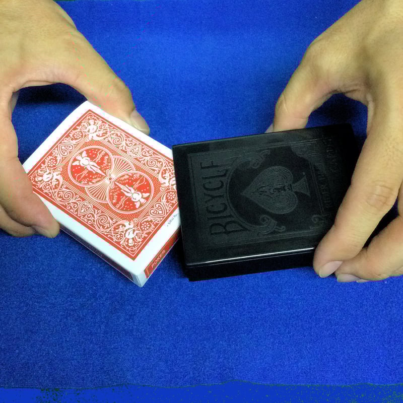 激レア　Silver Nugget 赤　アクリルケース付き　カジノデック 激レア Silver Nugget 赤 アクリルケース付き カジノデック