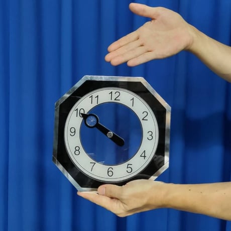 シルクスルークロック