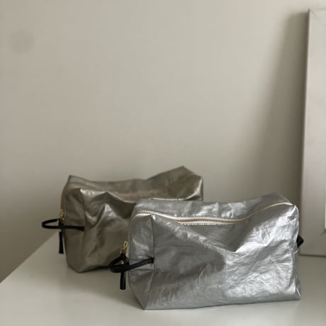 メタリックマルチポーチ（SILVER）