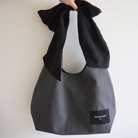 黒リボンの帆布バッグ/・charcoal
