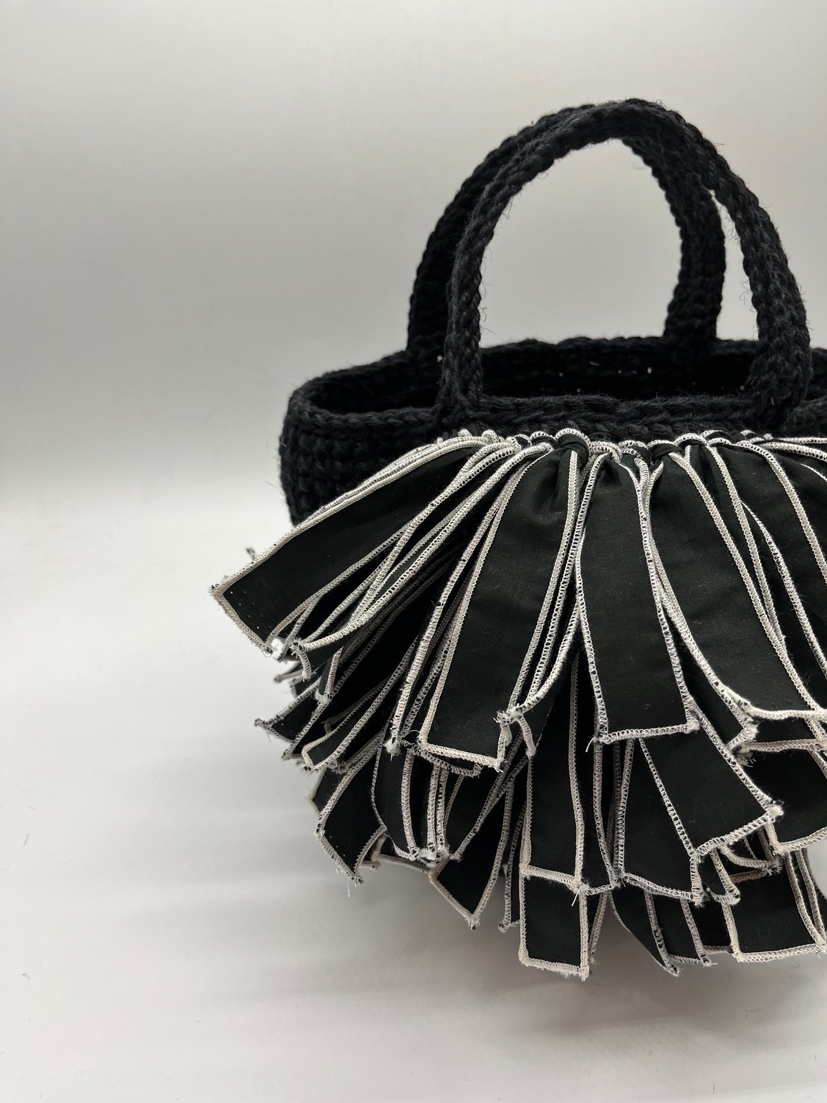 コットン糸トートバッグ 巻きフリンジ black | tnkstk