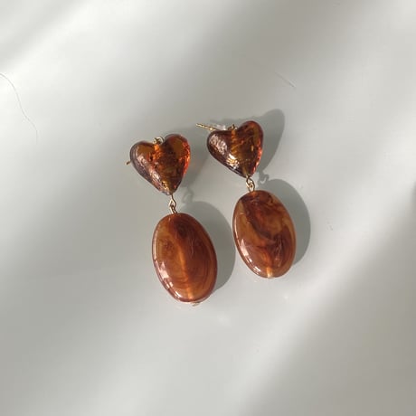 (P123)brown glass heart pierce