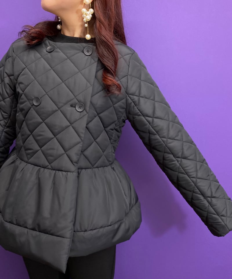 【美品】yoriヨリ　ヘムフリルキルトショートコート　ブラック 11月下旬発送予定ヘムフリルキルトショートコート 【2023AW