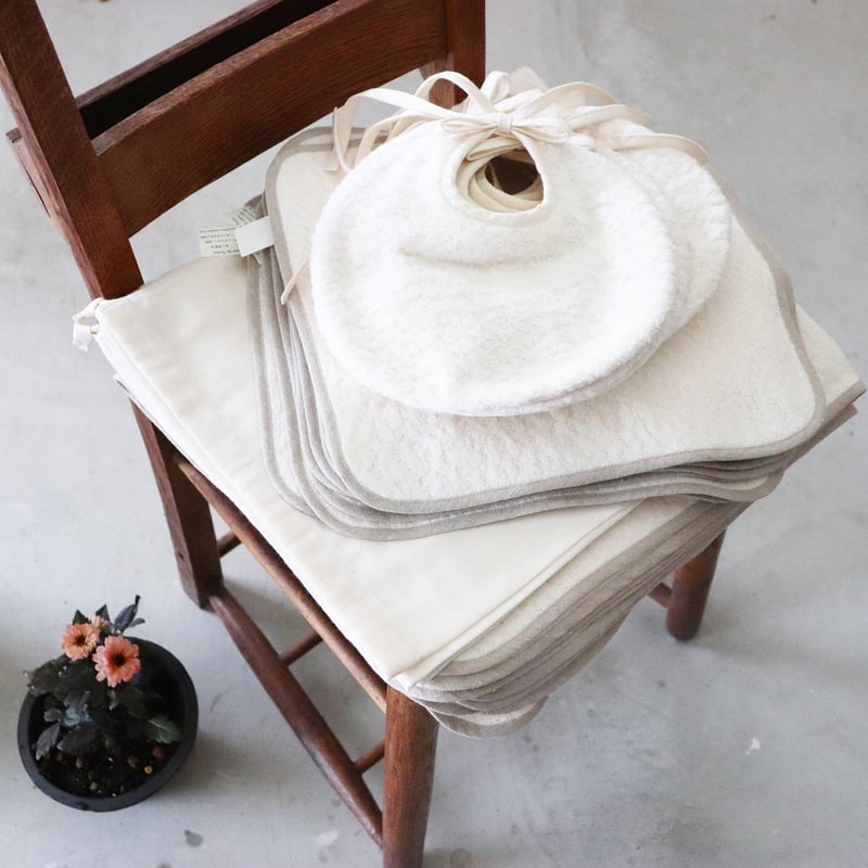 アトリエユヌプラス　uneplace 白　オーガニックコットン　美品 atelier Une place sur la Terre オーガニックコットン三重ガーゼ