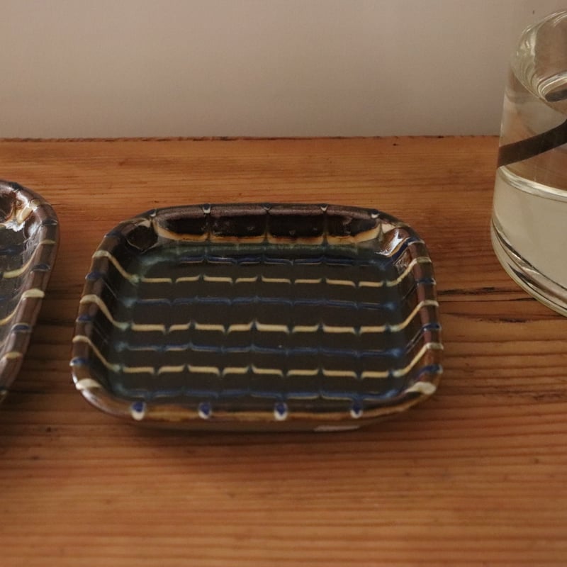 袖師焼 スリップ角皿 小 (写真右) | なずな onlinestore