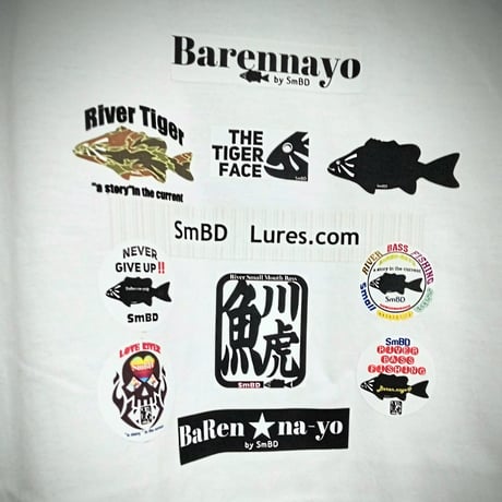 SmBD manyロゴ Tシャツ
