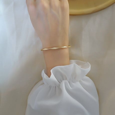 twist bangle【R0179】