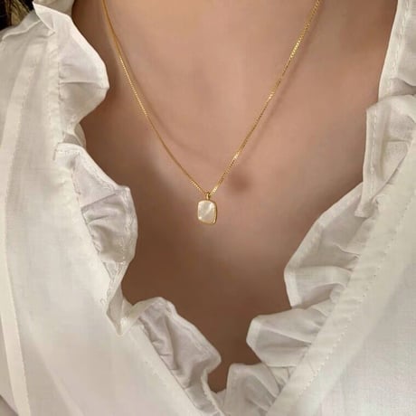 Square shell pendant【R0056】