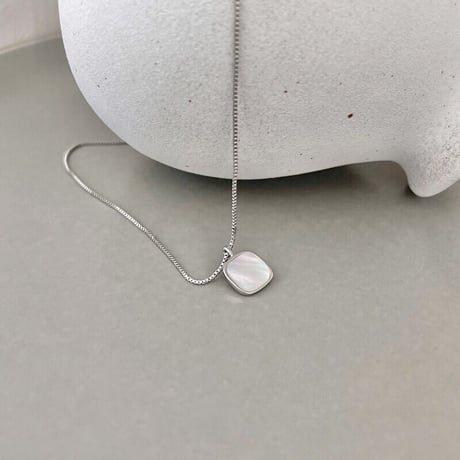Square shell pendant【R0056】