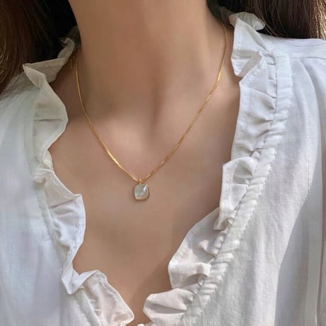 Square shell pendant【R0056】