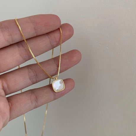 Square shell pendant【R0056】