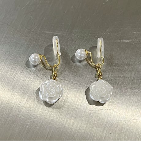 White rose pearl earring【R0431】