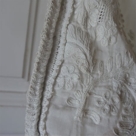 1800年代 タンブール刺繍のカーテン
