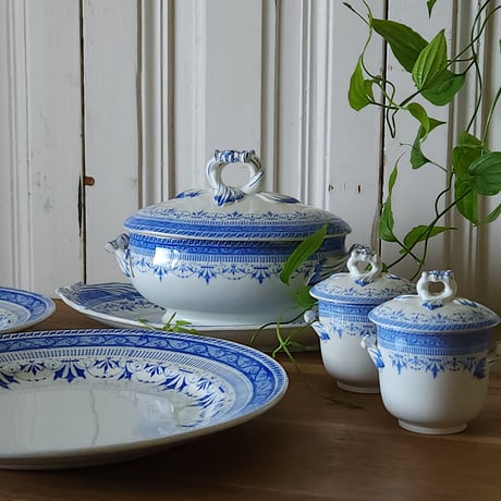 Creil et Montereau　蓋付きソーシエール Gaulois