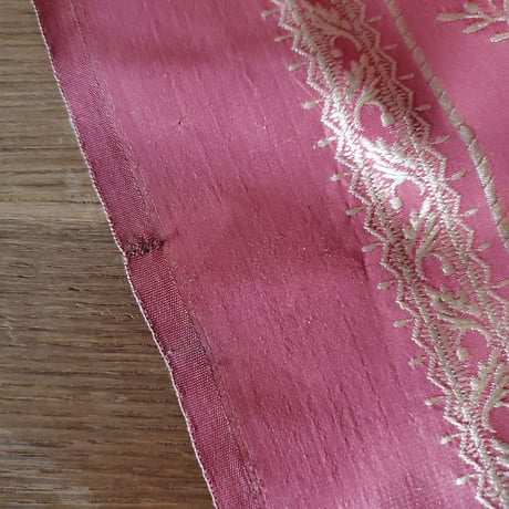 リボンや花かごが美しいシルクタフタ