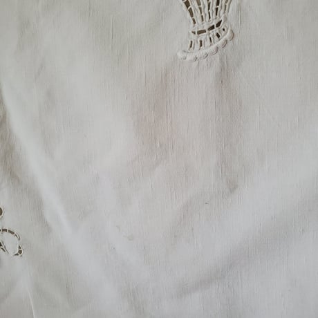 花かご手刺繍のクロス